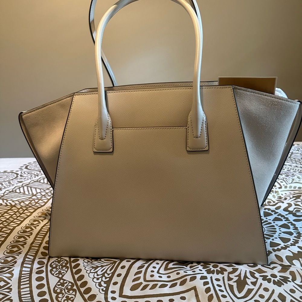 NWT‼️Michael Kors XL Avril tote - Picture 2 of 3